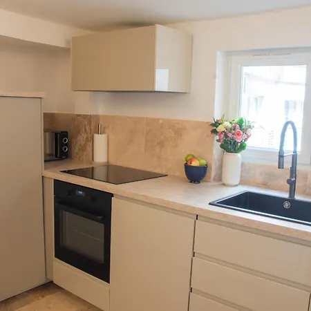Quartier Libre Madeleine Aparthotel 4*