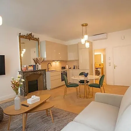Quartier Libre Madeleine מלון דירות 4*