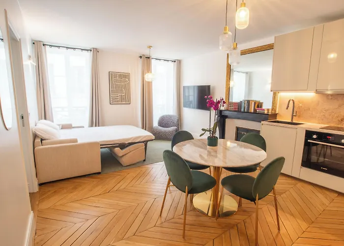 Quartier Libre Madeleine Apartahotel 4*